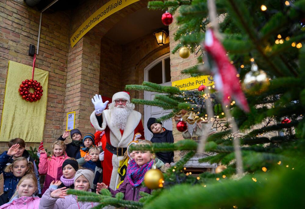 Ankunft des Weihnachtsmannes in Himmelpfort