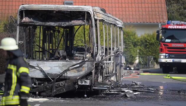 Feuer-Alarm in Kehl: Bus brennt mitten auf der Straße