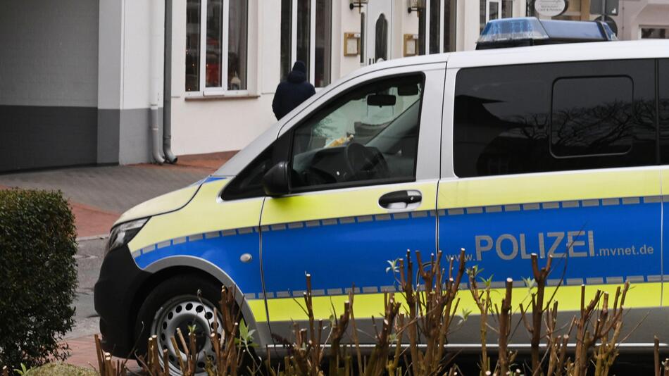 Hotel Usedom, Polizeiauto