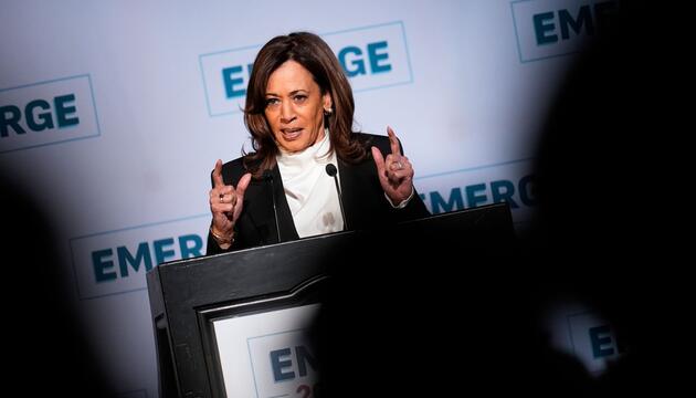 Kamala Harris hält Rede