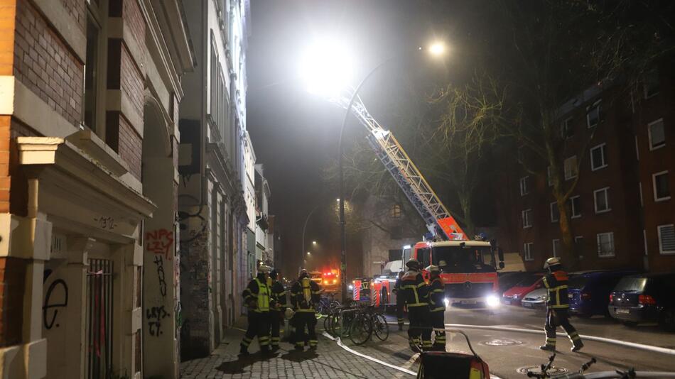 Toter bei Brand in Hamburg