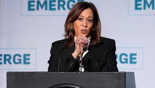 Kamala Harris hält Rede