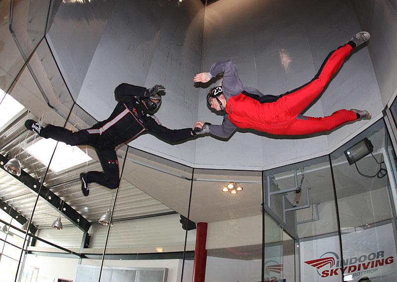 Redakteurin Silke beim Indoor Skydiving
