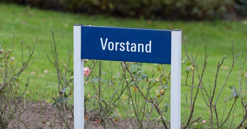Die Green Bond Principles wurden unter anderem von folgenden Instituten unterzeichnet: Deutsche Bank, Bank of America, Citigroup, Commerzbank, Crédit Agricole CIB, JPMorgan Chase, BNP Paribas, Daiwa, Goldman Sachs, HSBC, Mizuho, Morgan Stanley, Rabobank und SEB.