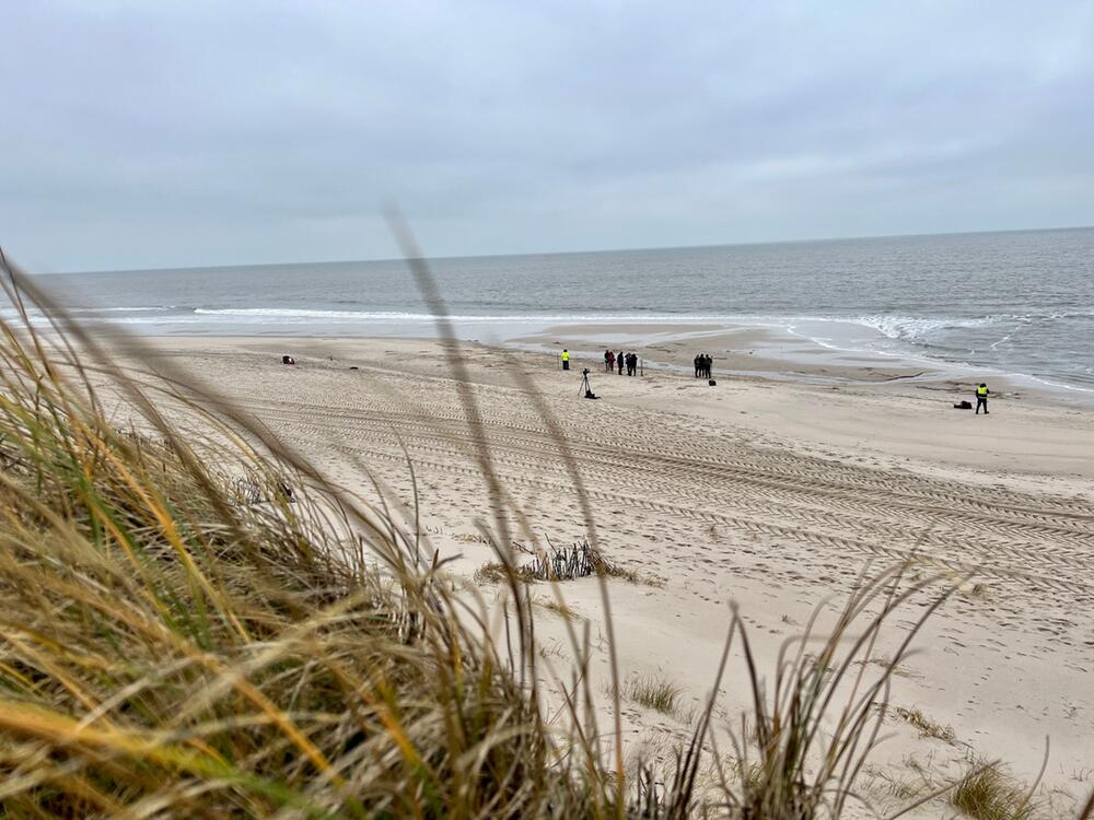 Archäologen suchen altes Schiffswrack am Strand vor Sylt