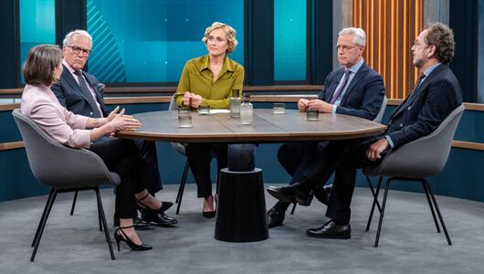 Caren Miosga mit ihren Gästen: Norbert Röttgen, Claudia Major, Heribert Prantl, Rüdiger von Fritsch