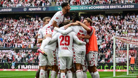 1. FC Köln jubelt