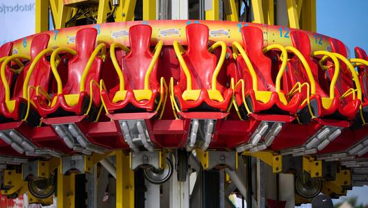 Der Freifallturm "Hangover" auf dem Oktoberfest