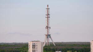 Der Fernsehturm in Charkiw ist nach einem russischen Angriff teilweise eingestürzt.