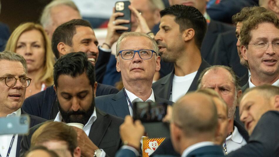 Günther Jauch mit Popcorn beim EM-Spiel der deutschen Fußballnationalmannschaft am Mittwoch in ...