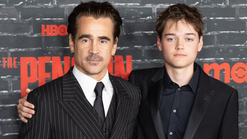 Colin Farrell ist mit seinem jüngeren Sohn Henry zur Premiere von "The Penguin" erscheinen. Sein ...