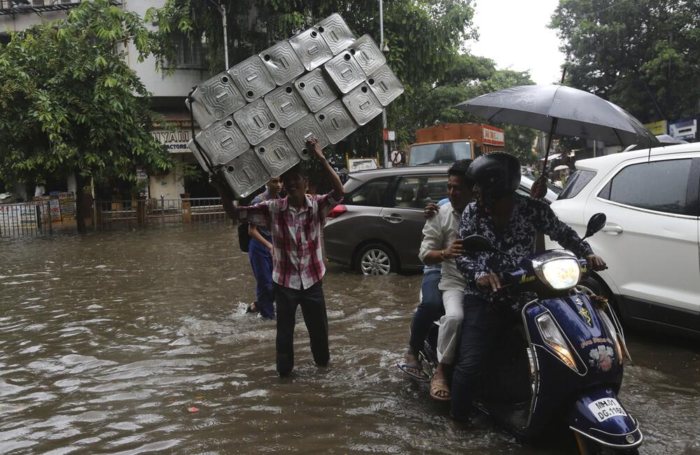 Wetter, Indien, Monsun, Monsunregen, Wassermassen, Mumbai