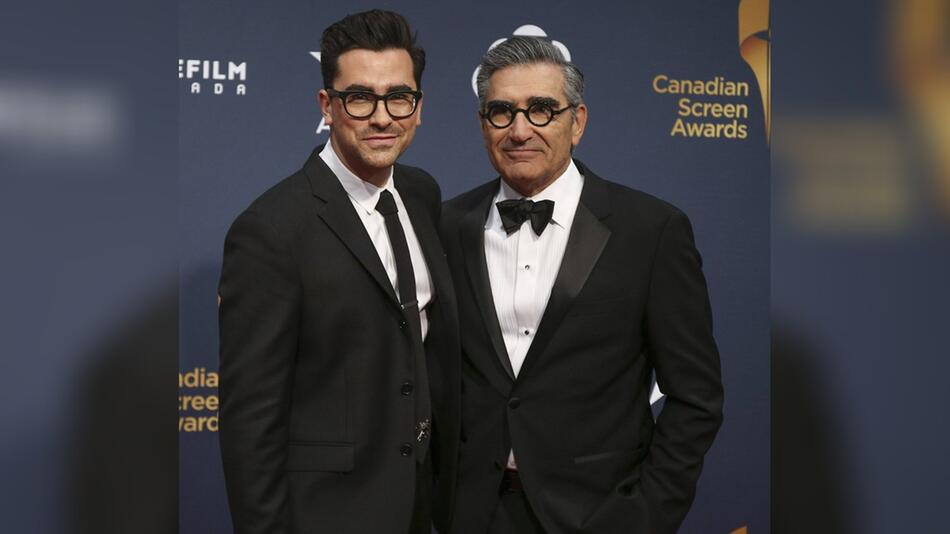 Präsentieren die Emmys: Vater Eugene (r.) und Sohn Dan Levy