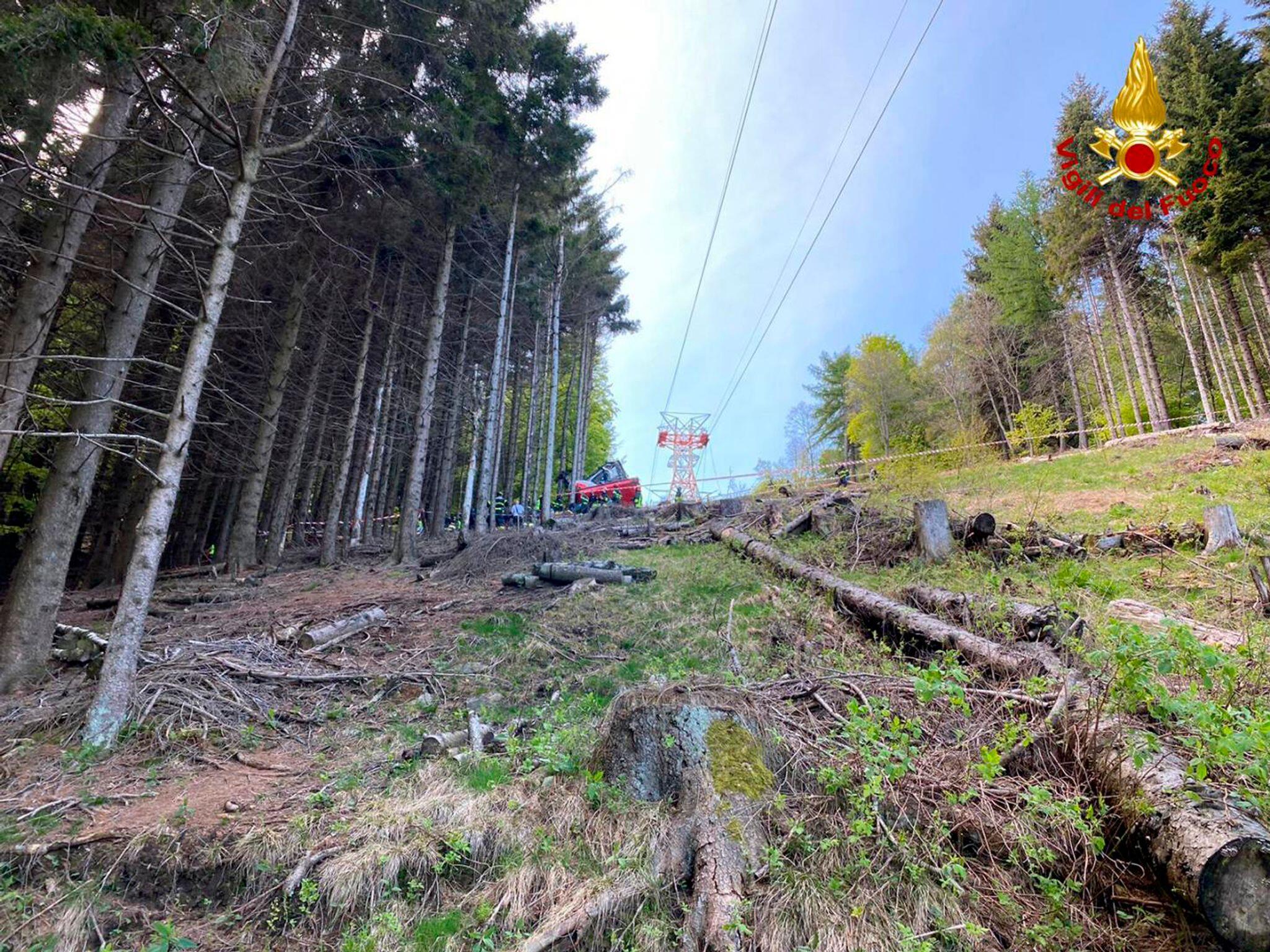 Italien Seilbahnunglück / Seilbahn Ungluck Als 155 Menschen In Der ...