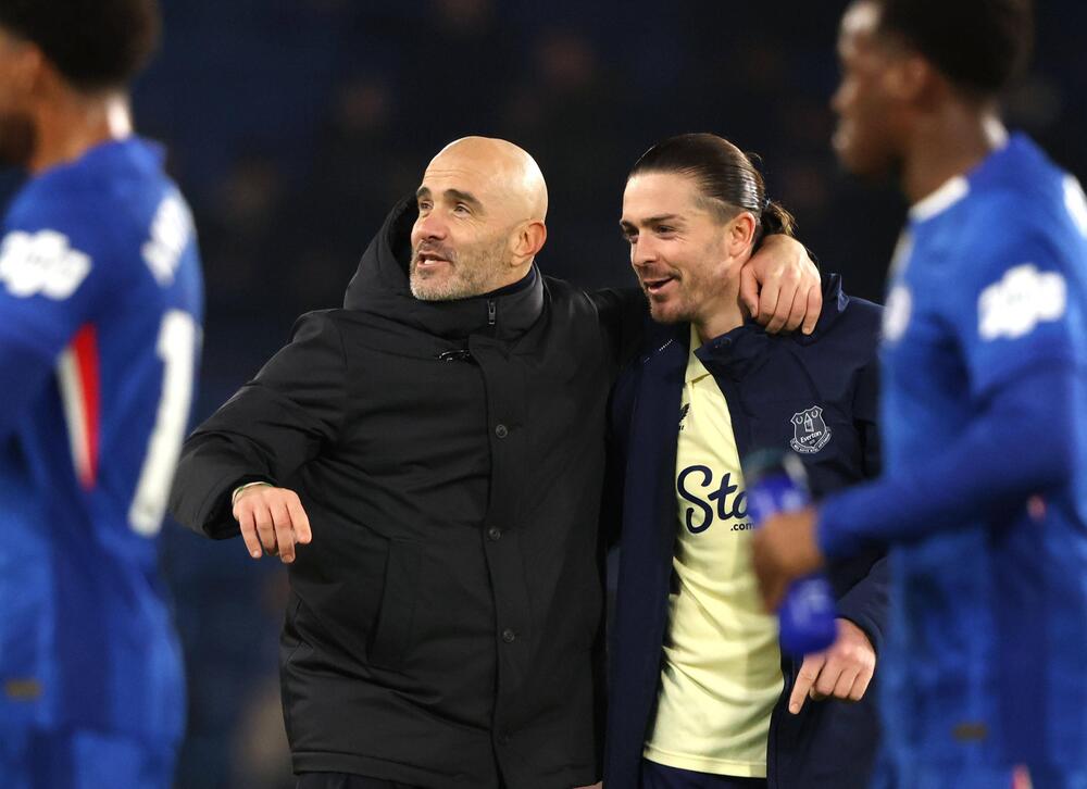 Enzo Maresca dhe Jack Grealish pas fitores 2-0 të Chelsea ndaj Evertonit në mes të dhjetorit.