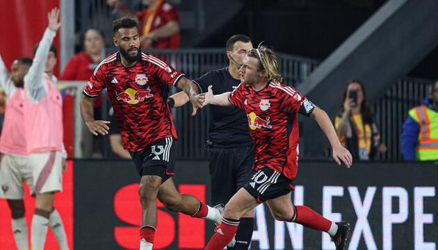 Choupo-Moting (links) und Forsberg (rechts) haben LA Galaxy 7:0 besiegt.