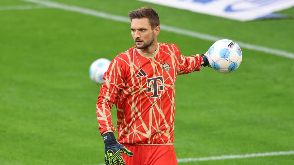 Bayern-Torwart Sven Ulreich während des Aufwärmens vor dem Spitzenspiel gegen Bayer Leverkusen