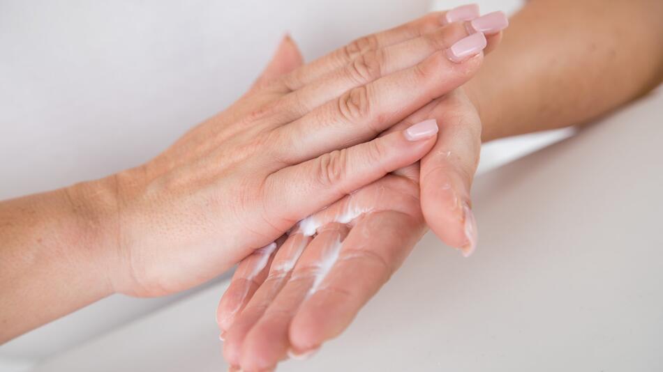 Nach dem vielen Waschen: Die Hände intensiv eincremen