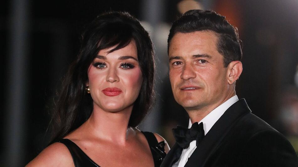 Katy Perry und Orlando Bloom an Land.