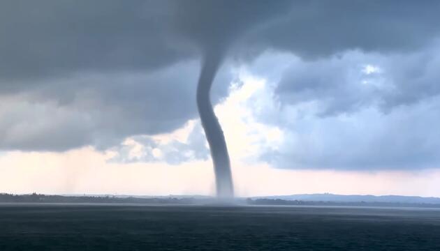 Wie entsteht eine Wasserhose?