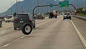 Rollendes Hindernis auf dem Highway: Pick-up verliert Rad