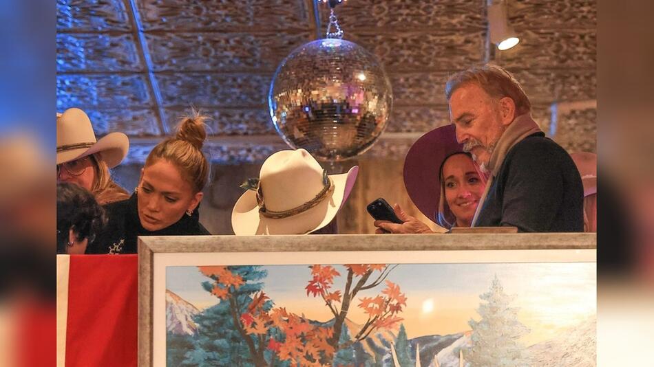 Jennifer Lopez und Kevin Costner am 27. Dezember 2024 in Aspen.