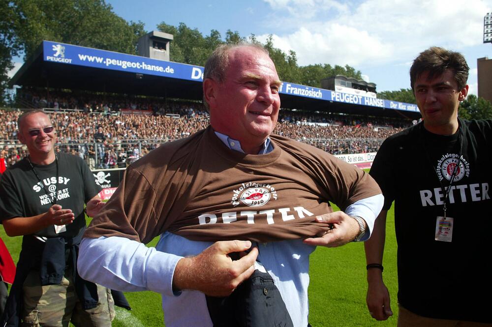Uli Hoeneß im Sommer 2003 beim "Retterspiel" für St. Pauli