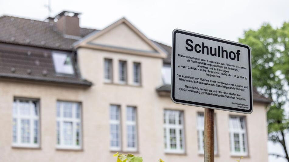 19-Jährige auf dem Schulhof erdrosselt - Mordprozess gestartet