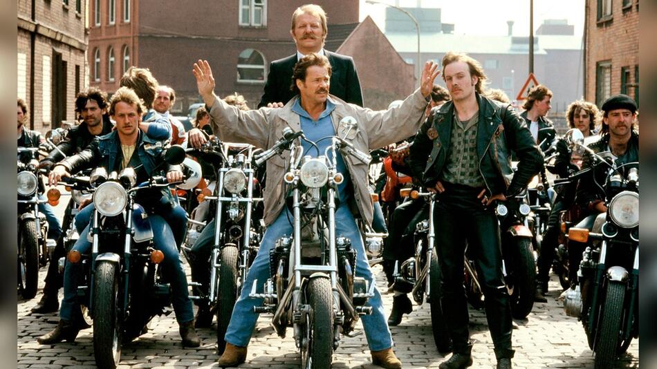Zur Feier des 200. "Tatort" wurde erstmals 1987 eine Episode für das Kino produziert. Götz ...