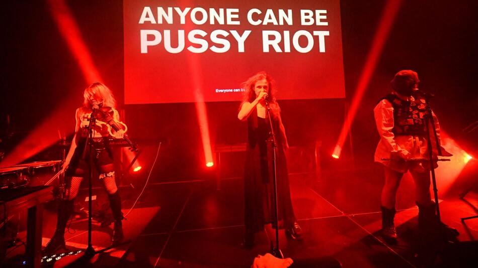 Performance und Konzert von "Pussy Riot"