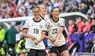 Klara Bühl, Lea Schüller und Jule Brand feiern ein Tor gegen Dänemark.
