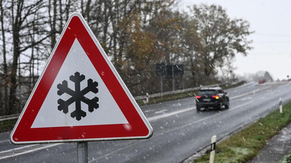 Zahlreiche Unfälle wegen Glatteis in der Nacht - 
                    1. Resim