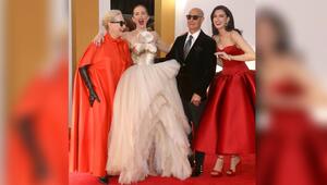 Spaß auf dem roten Teppich: Meryl Streep (v.l.), Emily Blunt, Stanley Tucci und Anne Hathaway.