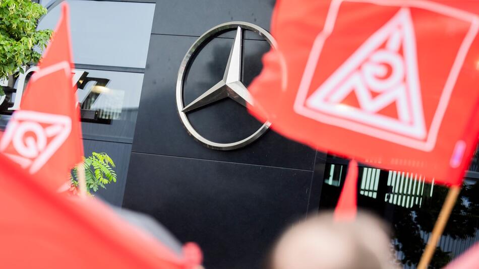 Protest gegen Verkauf von Mercedes-Autohäusern - Berlin