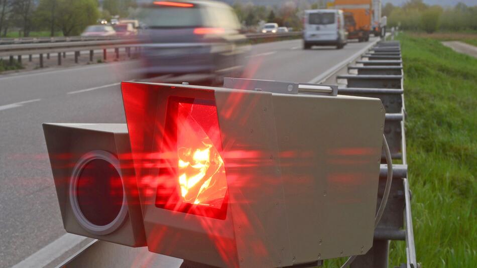 Geschwindigkeitsmessung auf der Autobahn