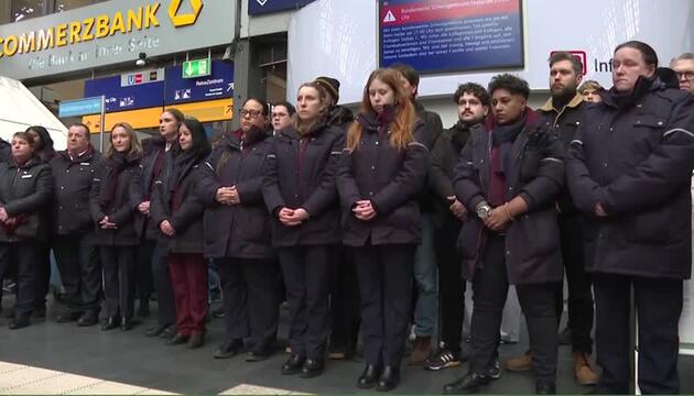 Schweigeminute für getöteten Zugbegleiter Serkan C.