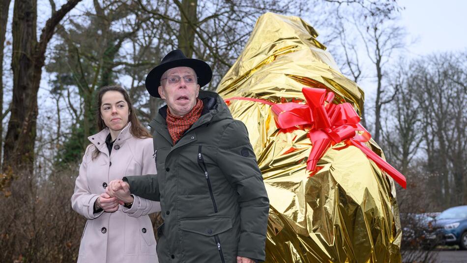 Gunther von Hagens zu seinem 80. mit einer Skulptur geehrt