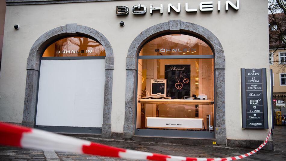 Car drives in Bamberg jewellery shop