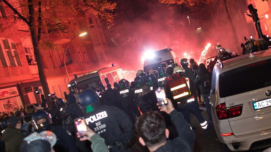 Nahostkonflikt - Pro-Palästina Kundgebung in Berlin-Neukölln