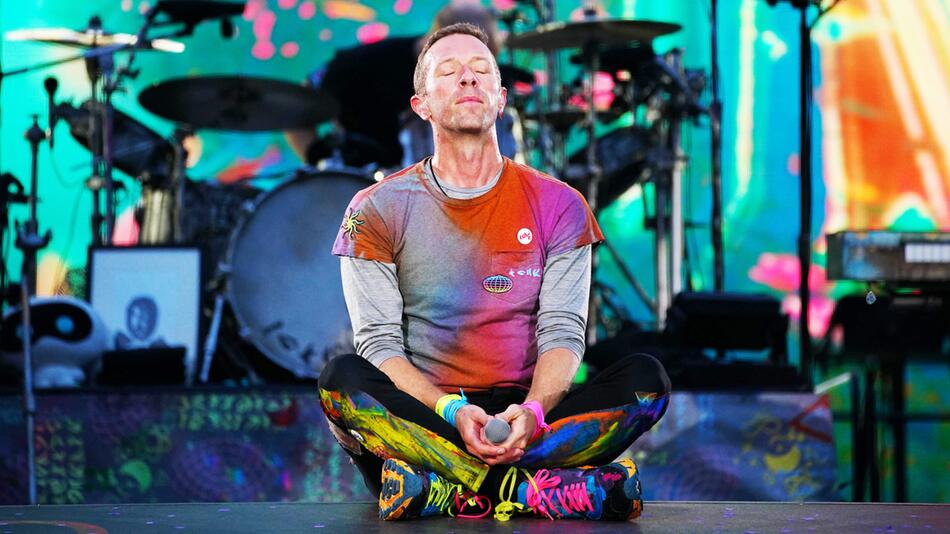 Chris Martin von Coldplay bei einem Auftritt im Manchester Ethiad Stadium