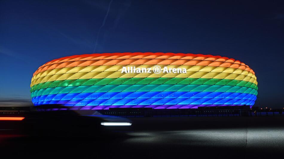 Das Münchner EM-Stadion in Regenbogenfarben
