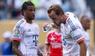Die Bayern-Stars Michael Olise (l.) und Harry Kane während einer Trinkpause