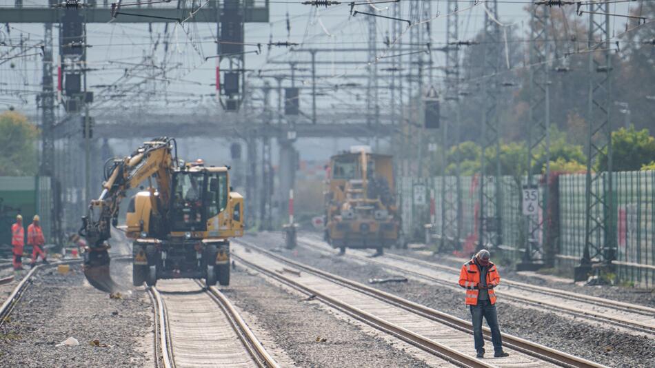 Neue elektronische Stellwerke für die Riedbahn