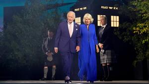 König Charles III. und Königin Camilla bei der Eröffnung der Commonwealth Games. Im Hintergrund ...