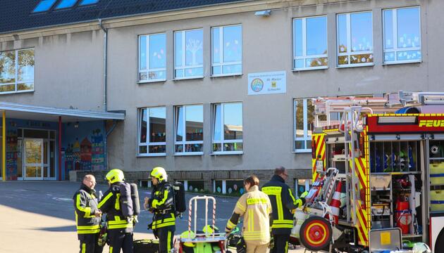 Gasaustritt an Schule - mehrere Kinder verletzt