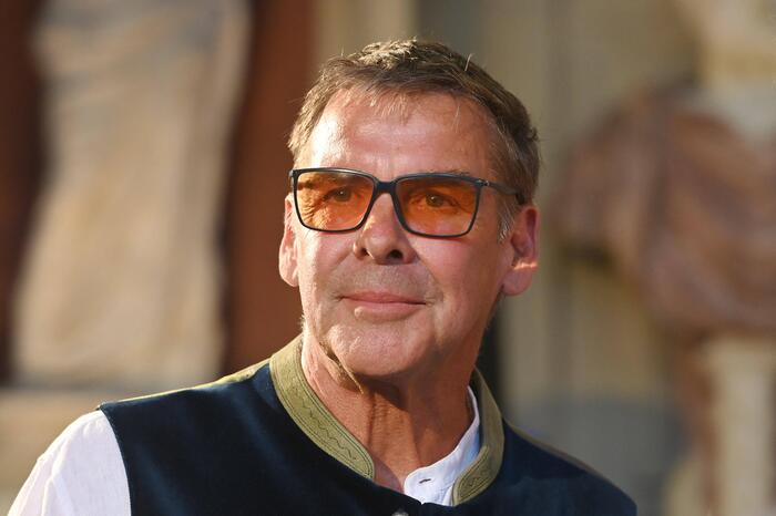 Sascha Hehn: Der ewige Sonnyboy wird 70 Jahre alt | WEB.DE