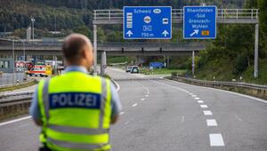 Polizei prüft Auto auf Sprengstoff