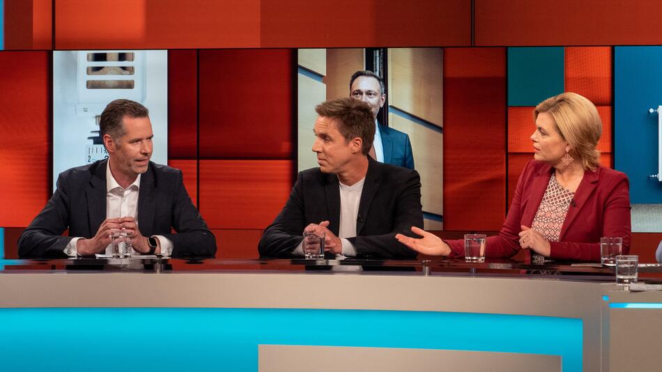 Christian Dürr, Markus Feldenkirchen und Julia Klöckner im Gespräch bei "Hart aber fair".