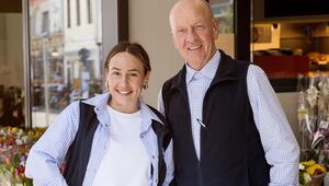 Neu bei "Unser Supermarkt - mit Herz und Humor": Alessia Herren mit Marktleiter Udo Ridders.