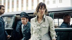 "Stammheim - Zeit des Terrors": Ulrike Meinhof (Tatiana Nekrasov) bei der Ankunft in der JVA ...